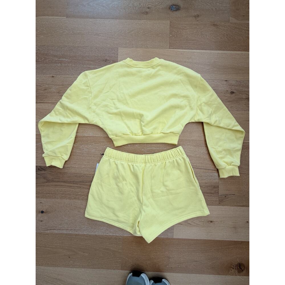 alo Accolade Sunshine Set Women’s Size Medium Cropped Crew Top + Shorts - Picture 2 of 5